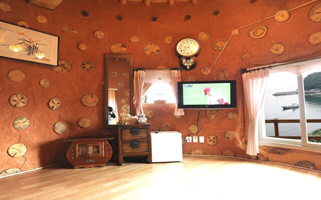 Yeosu Hyangilam Heukjip Pension