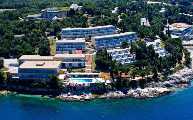 Splendid Golden Rocks Resort