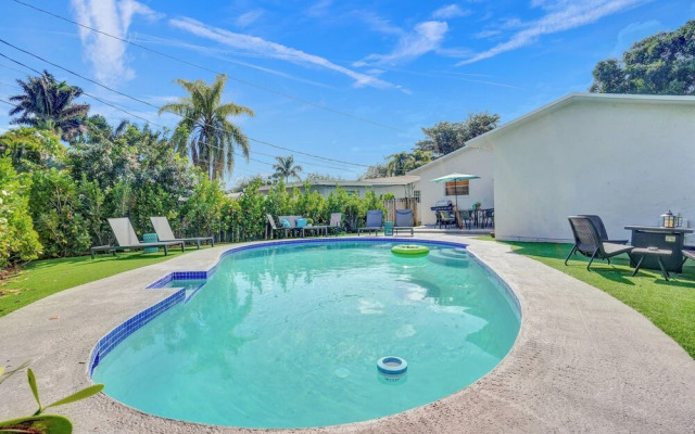 Private Heated Pool & Lovely Home