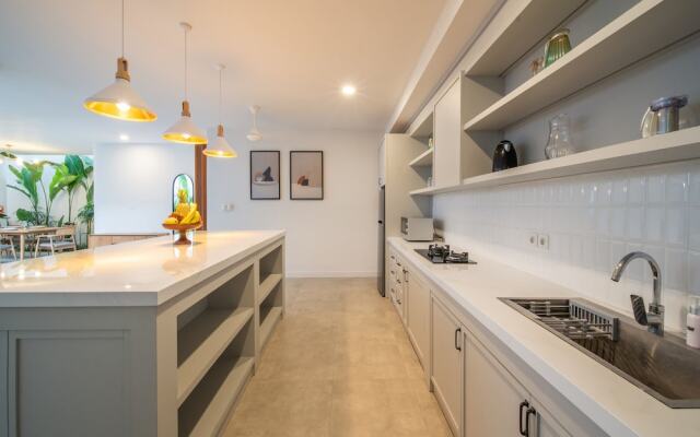 4BR Luxury Modern Contemporary Villa in Canggu