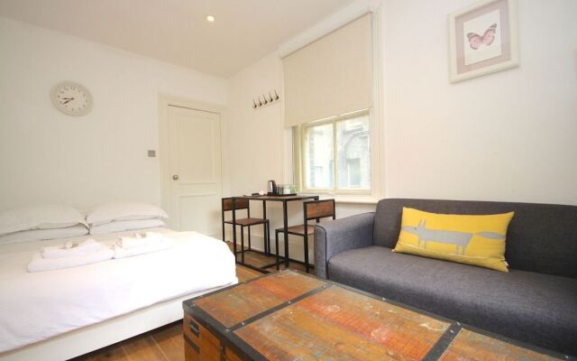 Cosy Central Soho City Studio Apartment