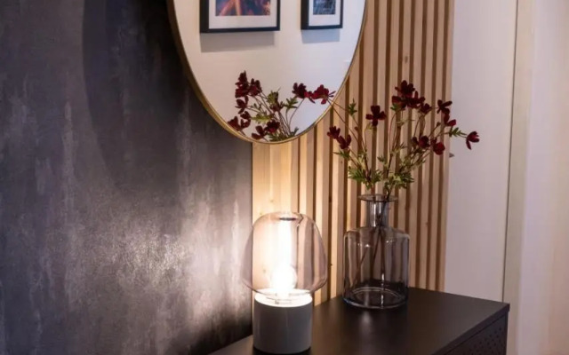 Luxury Oasis, Sauna, AC and Free Parking