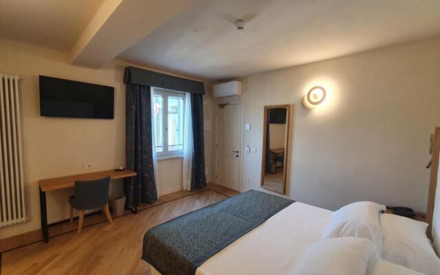 Ca' Uberti Palace Hotel , Mantegna Hotels