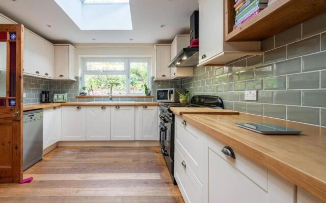 Beautiful 4-bed House in Monmouth