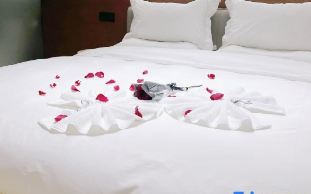 Huayin Yuesiji Hotel