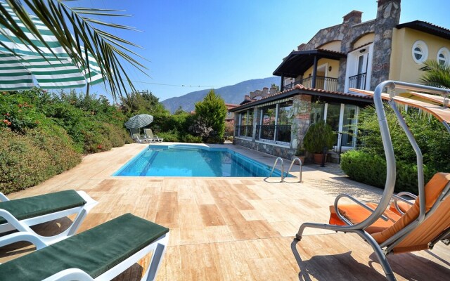 Villa Antas by Helaltatilvillari