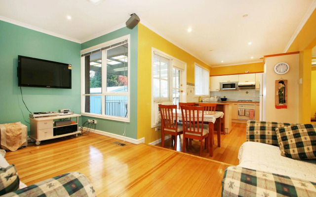 Roseland Holiday House