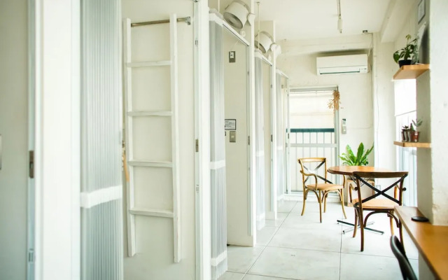 Route - Cafe and Petit Hostel