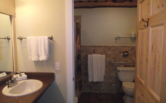 Forest Motel & Woodland Retreat