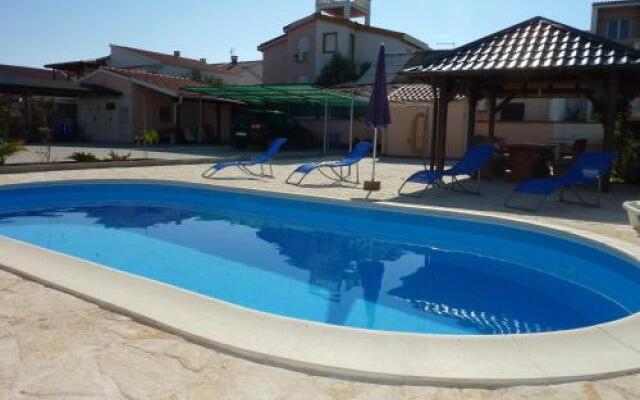 Queen beach Apartments - private pool - Sabunike III