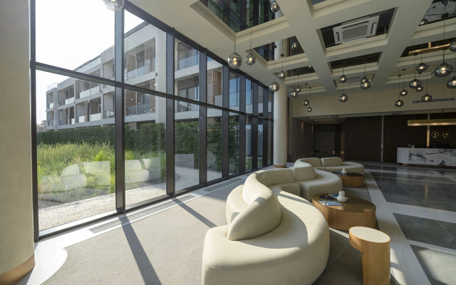 White Residences (Sea Breeze Resort)