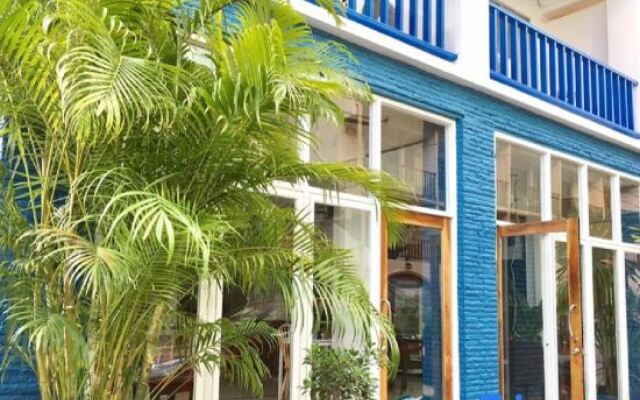 Meow+ Cat Cafe & Hotel