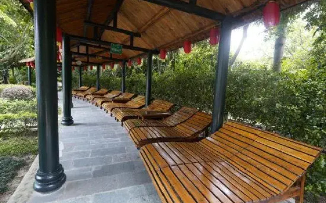 Xinyinzhan Hot Spring Holiday Resort
