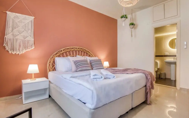 Vinyl 3-Bedroom Apartment in Zouk Mikael