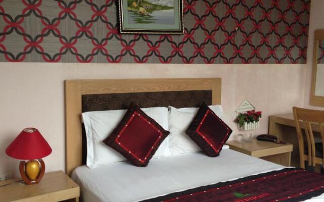 Red Hotel