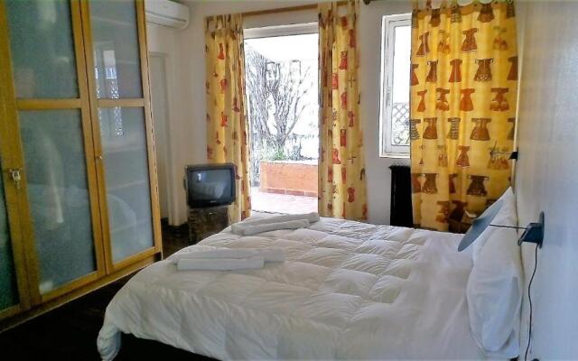 Rooftop Retreat Overlooking Acropolis