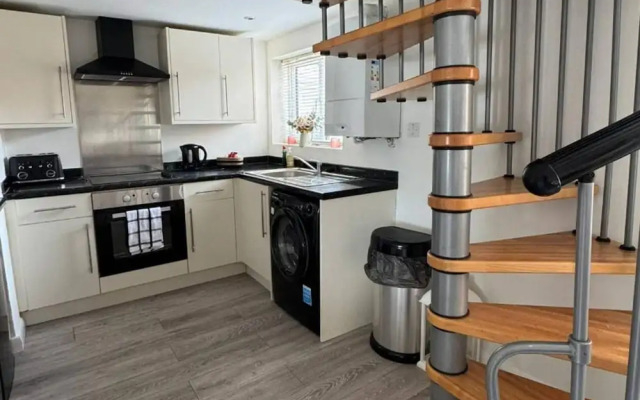 Charming Middlewich House - Sleeps 4