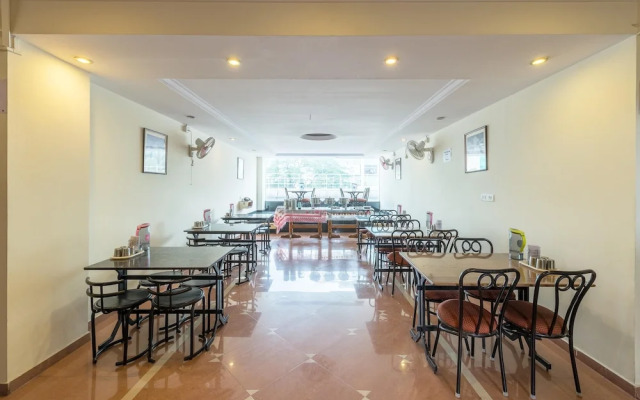 OYO 649 Hotel Ajantha Trinity Inn
