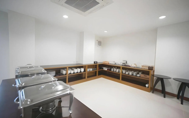 The Willing Hotel and Residence