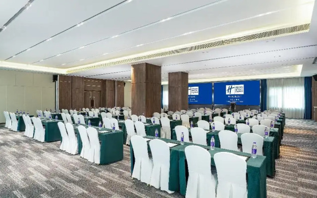 Holiday Inn Express Xining Railway Station