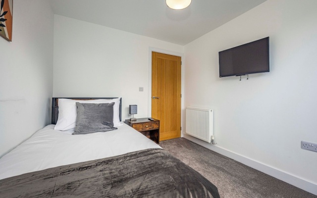 3 Riverside Mews