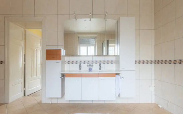 Splendid Townhome in Gare