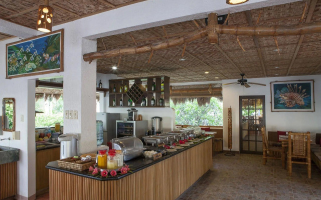 Pura Vida Beach & Dive Resort