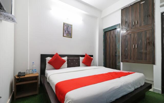 OYO 49486 Star Rooms