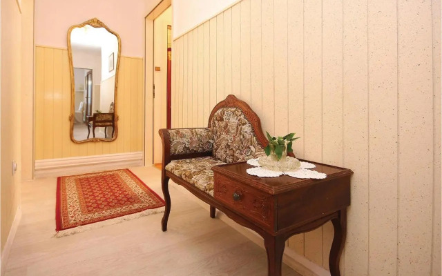 Three-Bedroom Apartment in Brodarica