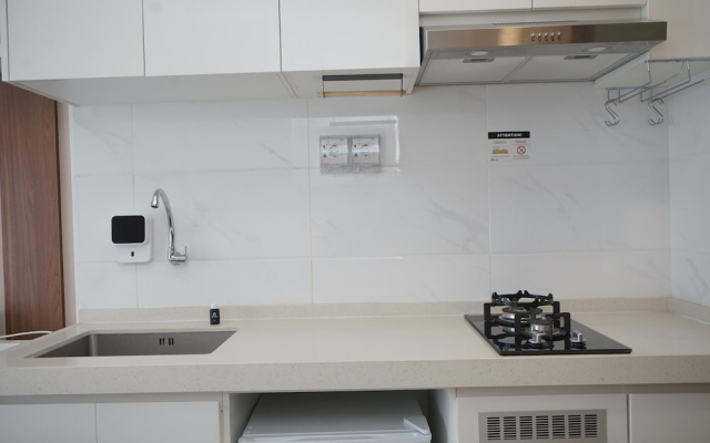 Homey And Simple Studio At Sky House Bsd Apartment