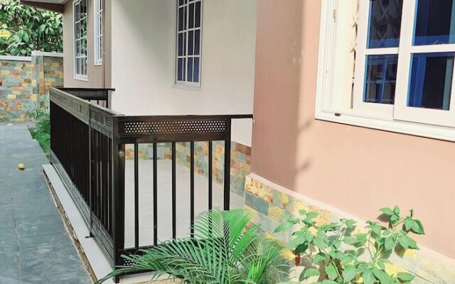 Gorgeous Quiet & Comfy Close to Highway