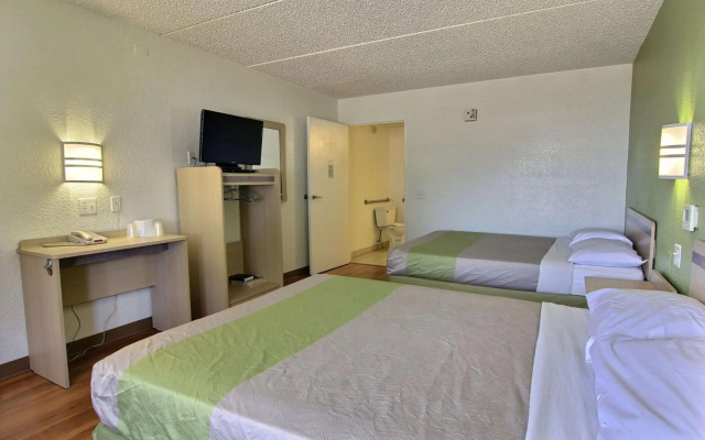 Motel 6 Austin, TX - Central Downtown UT