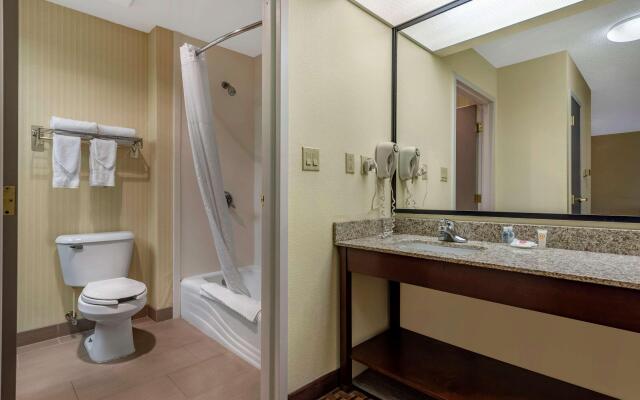 Comfort Inn & Suites Warsaw near US-30