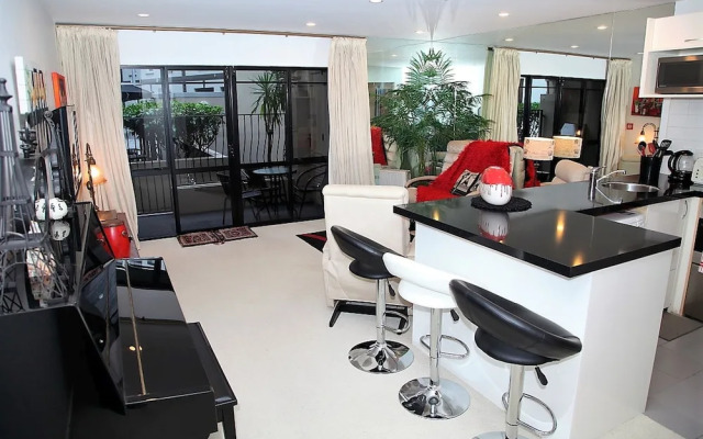 Beautiful Apartment With Patio