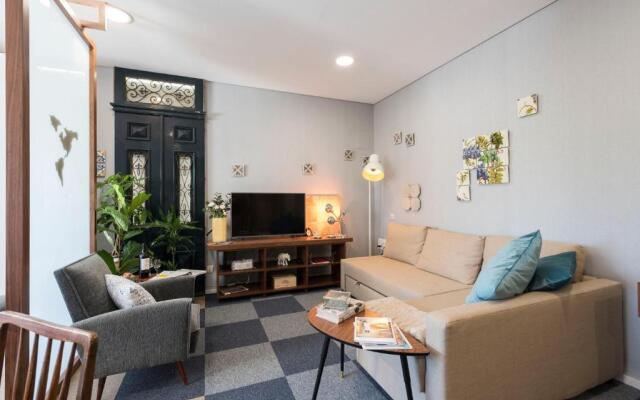 CN150 boutique studio, charming flat