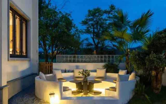 Joyful Lushi Hot Spring Resort