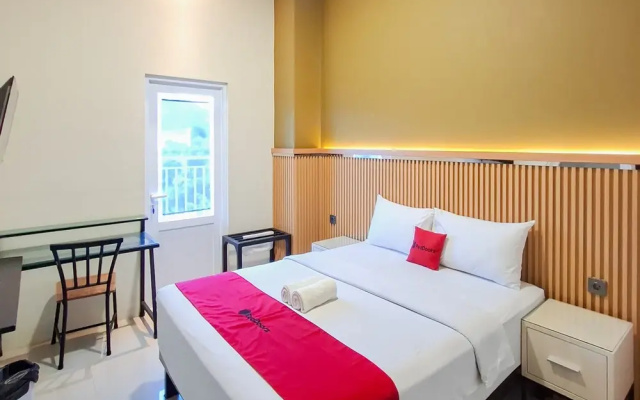RedDoorz Plus Syariah at Lotus Residence
