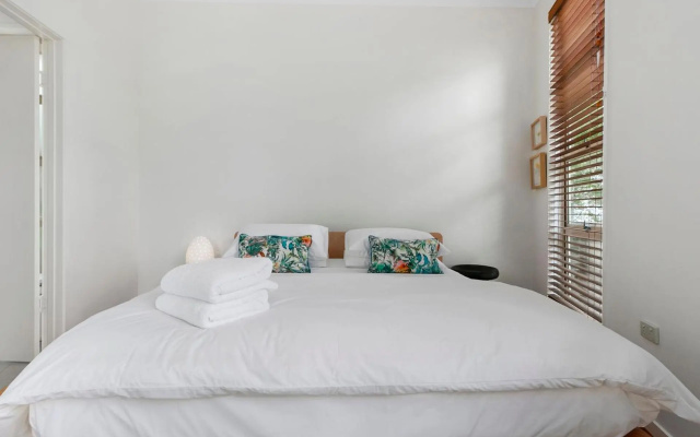 18 Adams St The Beach Shack fabulous location close to the beach – Guest Rooms – Sunshine Beach