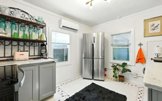 Periwinkle Perch - Home for 4