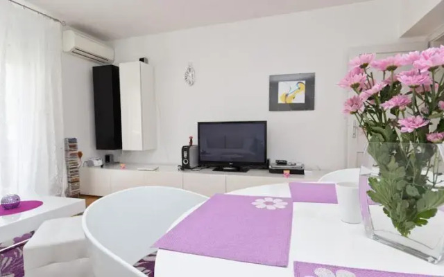 Ultra Split Apartment