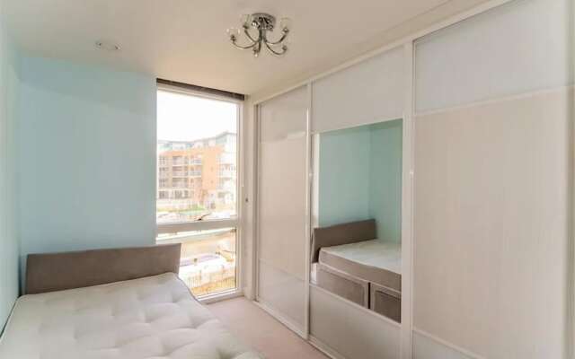 Luxury 3-bed Top Floor Penthouse in Brentford