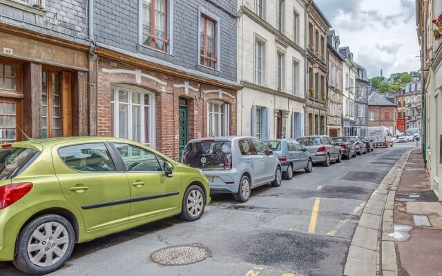 Cosy Studio Apartment in Honfleur near Harbour