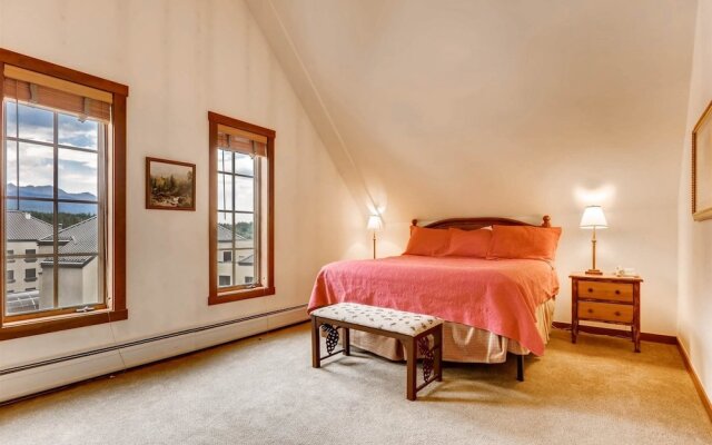 Perfectly Placed 2 Bedroom Vacation Rental in Historic Downtown Breckenridge with Access to Hot Tub and Pool