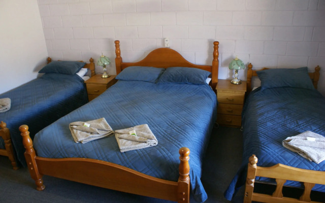 Inglewood Motel and Caravan Park