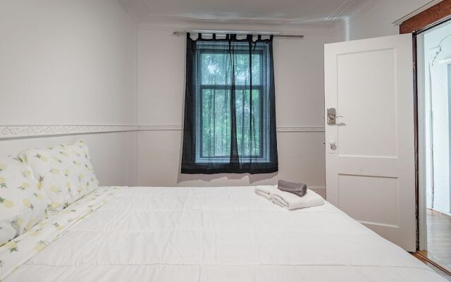 Beautiful 6BR Apt Near Olympic Stadium