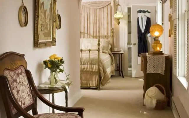 Crestmont Inn