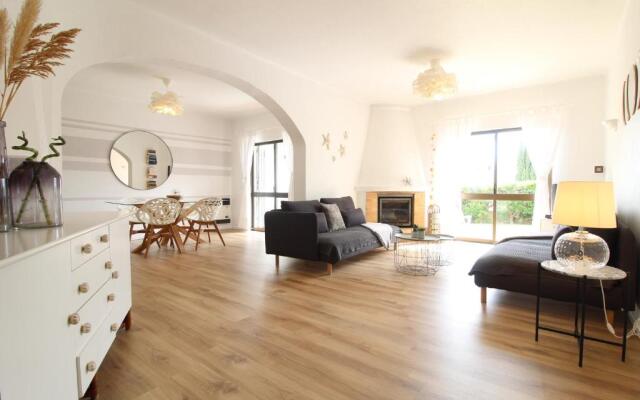 Rustic Beach House at the Cliff T3 | C218