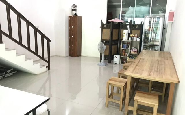 Naiyang Tour Room For Rent