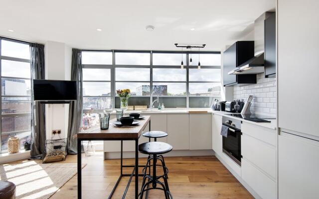 Panoramic Peckham Home by the Overground Station