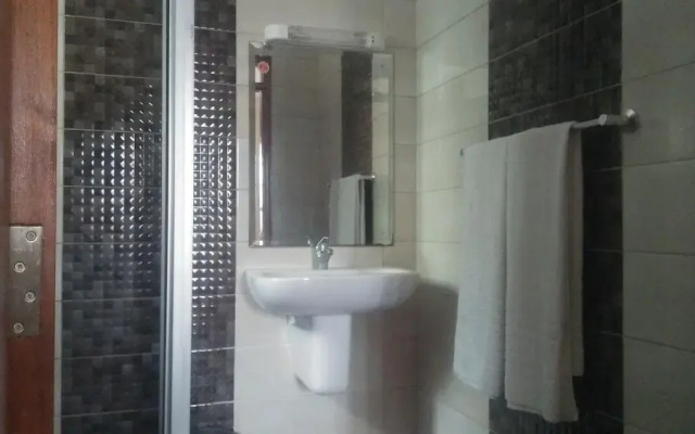 Esao Airport Suites